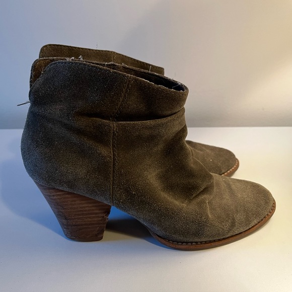 Splendid Olive Green Rouched Suede Booties - Picture 3 of 16